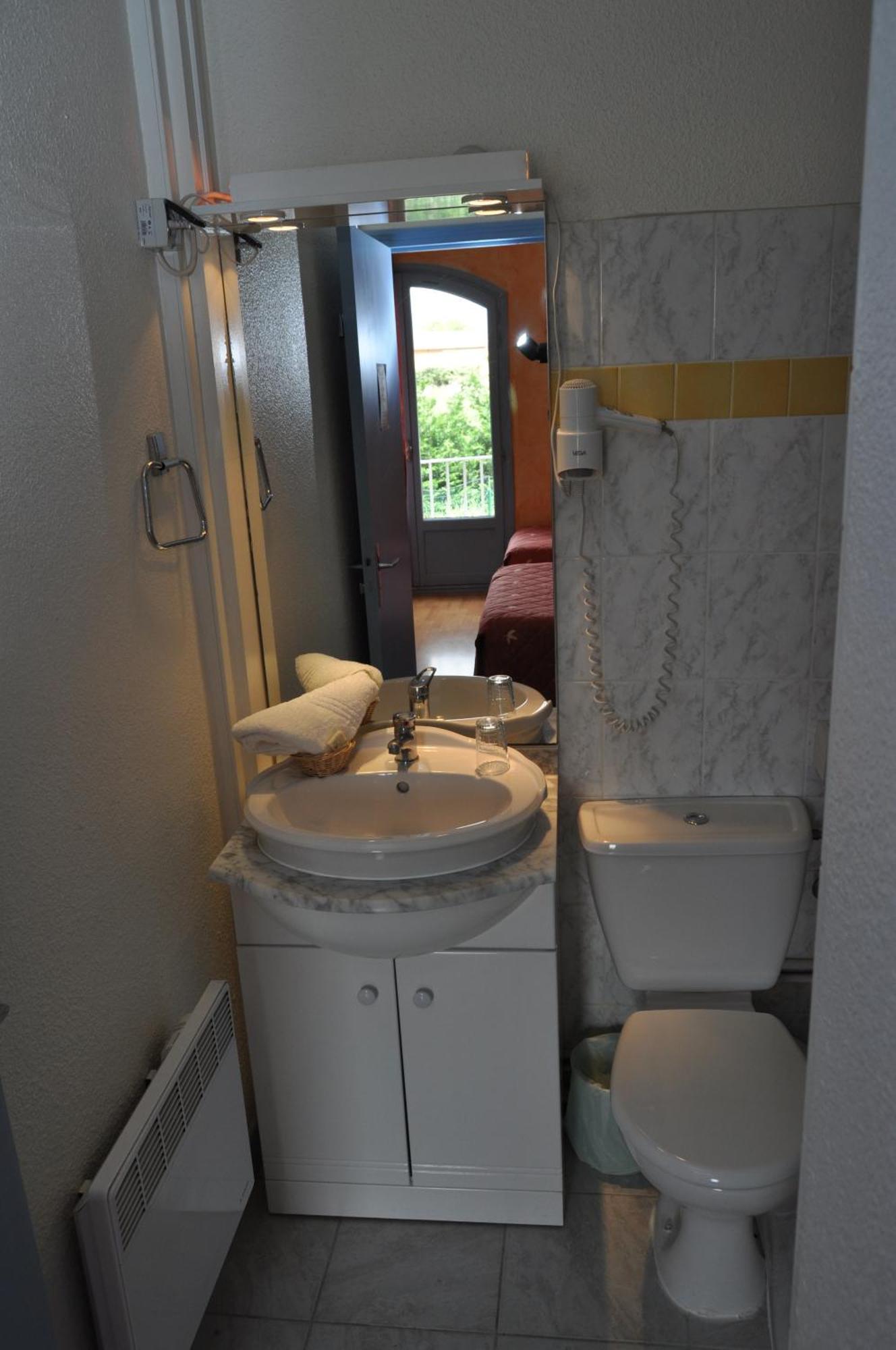 Les Mimosas Hotel Lunel  Exterior photo